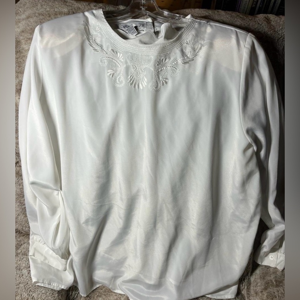 Elegant Vintage White Embroidered Women's Blouse Wedding Vibes